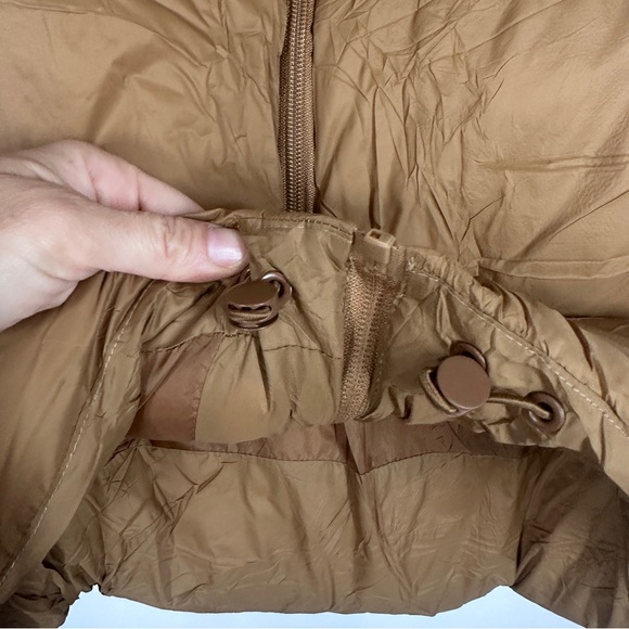 NWOT Tan Cropped Puffer Vest Medium Zip Up - Picture 5 of 6